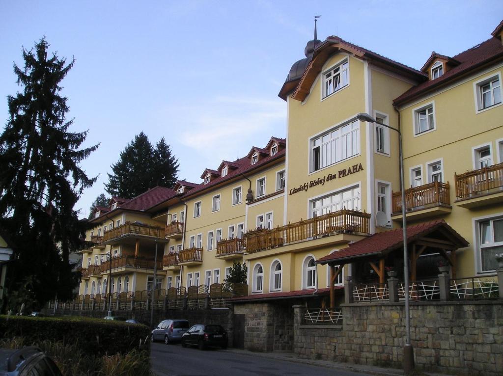 Отель Lazensky Lecebny Dum Praha Лугачовице Экстерьер фото