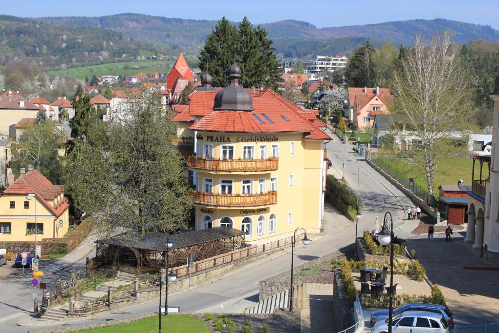 Отель Lazensky Lecebny Dum Praha Лугачовице Экстерьер фото